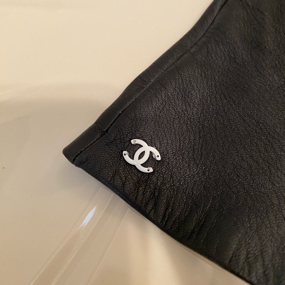 Chanel Lambskin  Black Logo glove 7 1/2 size - Picture 4 of 6